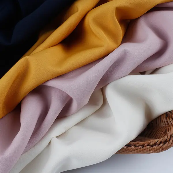 Dvoslojno drapirano 4-smerno raztegljivo blago dobi tehnično nadgradnjo – nova kolekcija Nashe Textile pritegne pozornost industrije