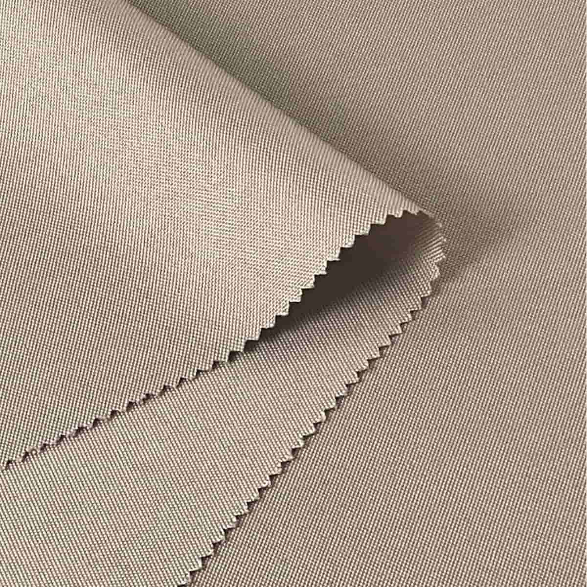 Funkcionalna tkanina za uporabo na prostem iz recikliranega poliestra